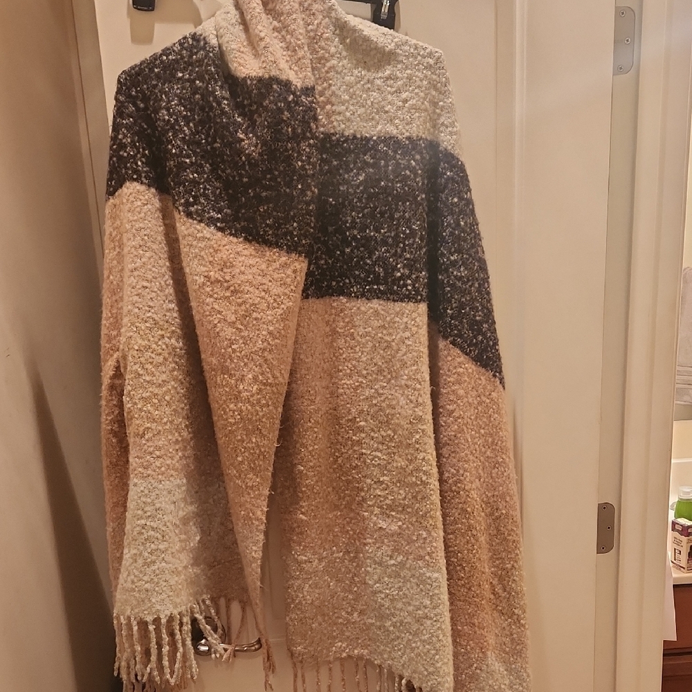 C Chic Black and Cream And Pink Wrap Nwt